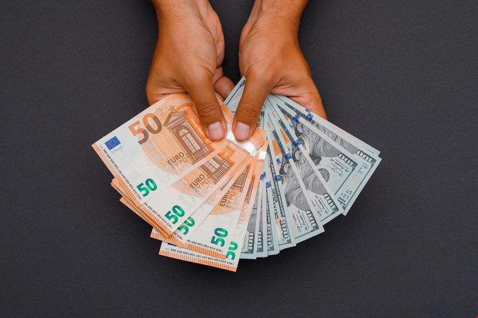 Kurs euro bywa zaskakujący. Co na niego wpływa i kiedy kupować obcą walutę?